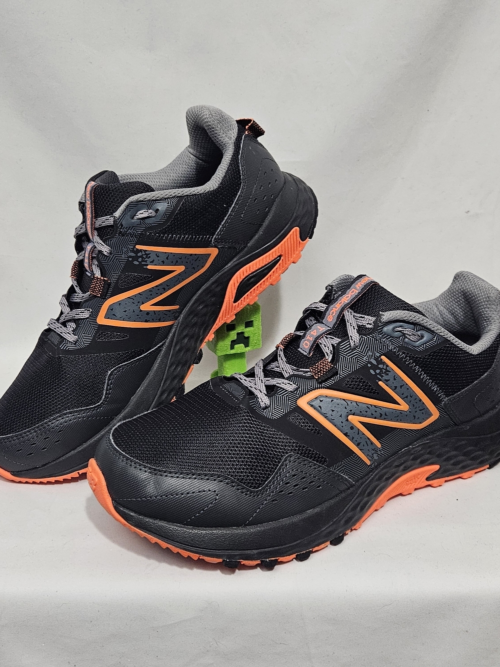 New Balance 410 Women 11 Mens 9.5 Trail Runner Low Lace-Up Sneaker Black 4E Shoe